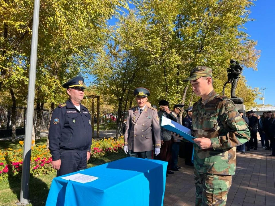 42 قىزمەتكەر انت قابىلدادى