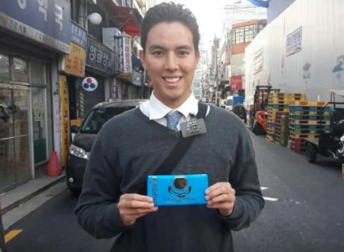 شەتەل اسقان قازاق بالاسى اتا-اناسىن ىزدەپ ءجۇر