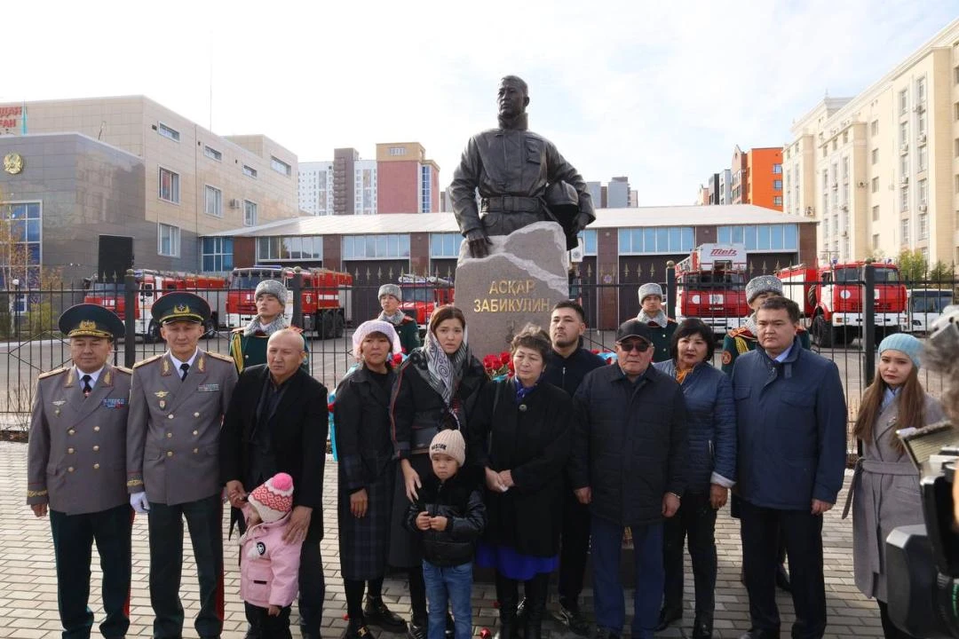 ەرلىكتىڭ اسقاق ەسكەرتكىشى