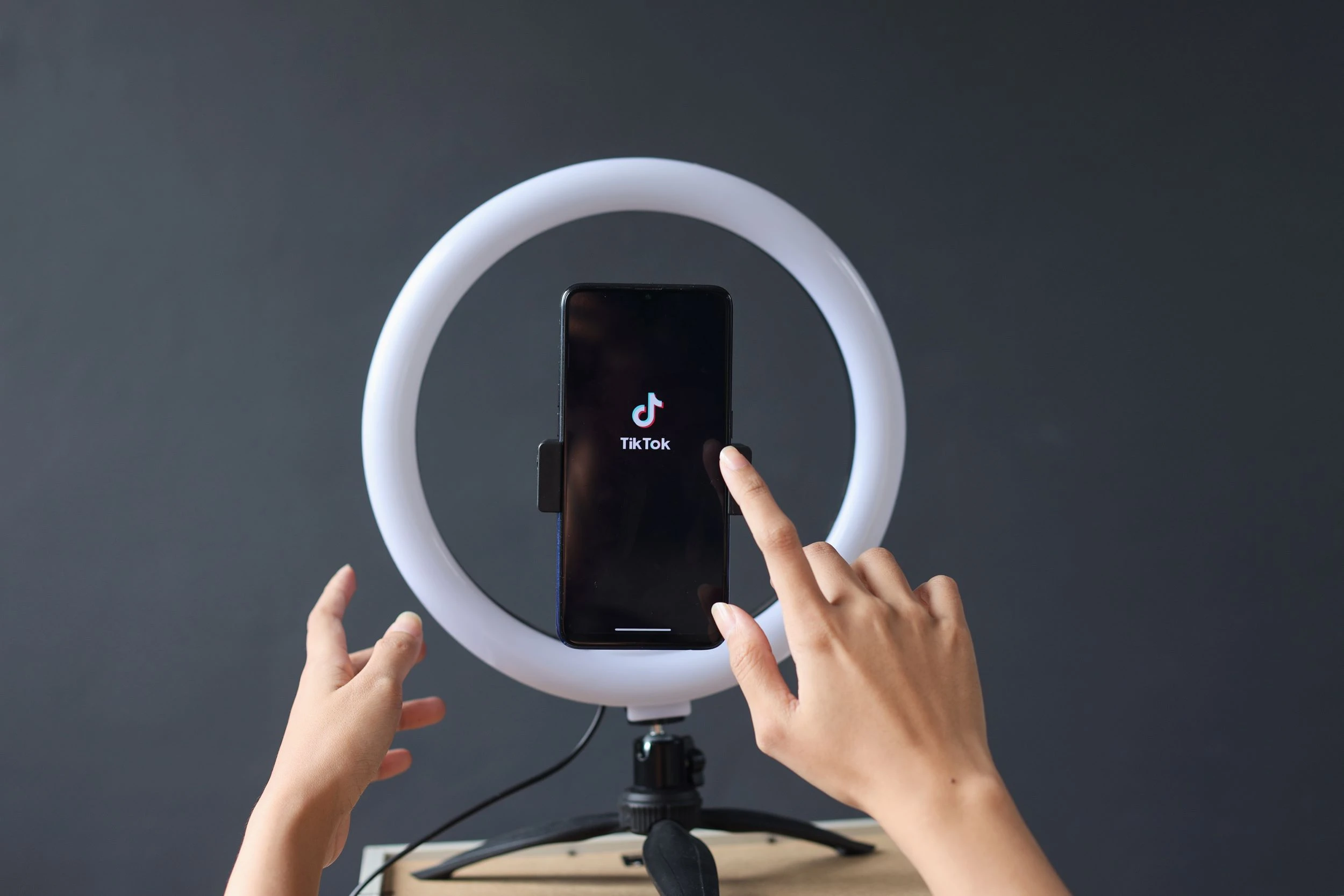 TikTok قازاقستاندا ميلليونعا جۋىق بەينەجازبانى نەگە جويدى؟