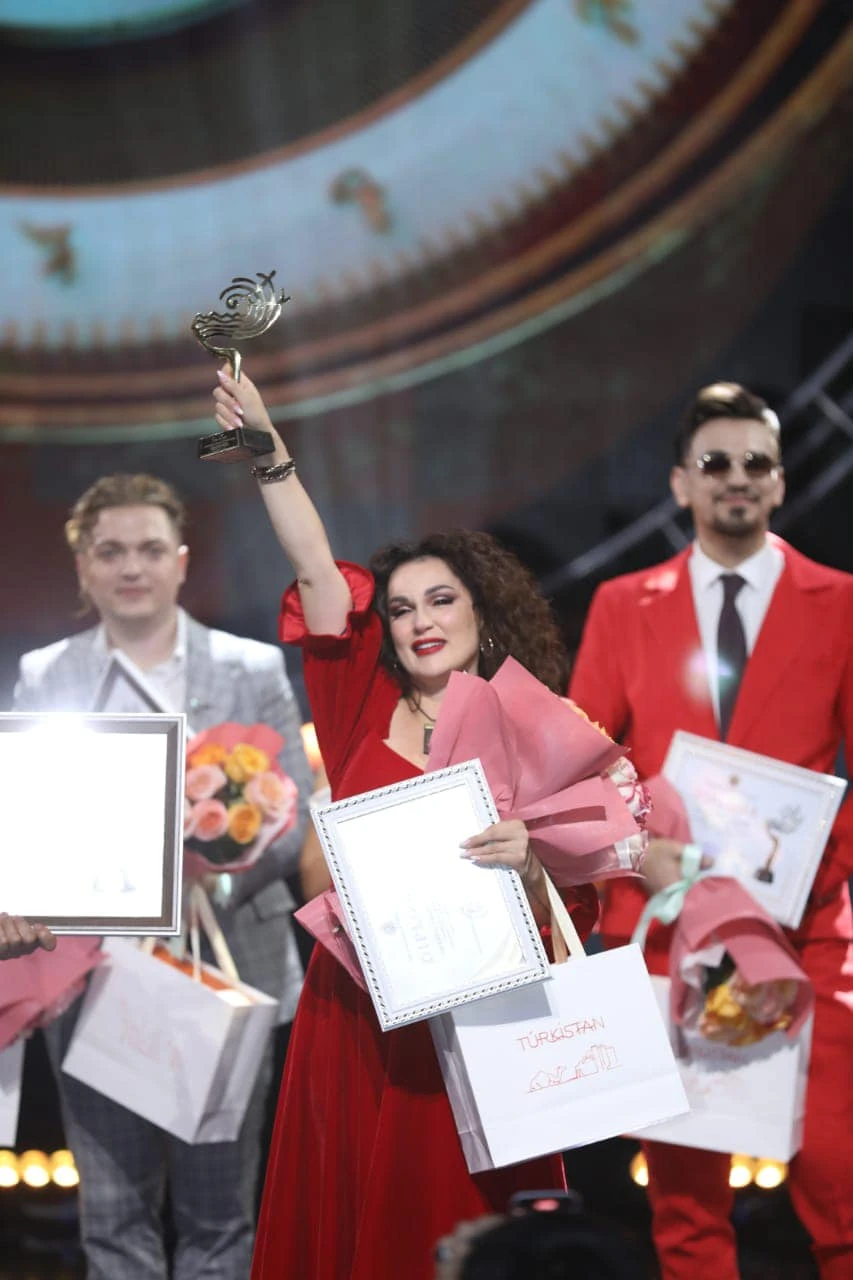 قازاق اندەرىن شىرقاعان الەم انشىلەرى