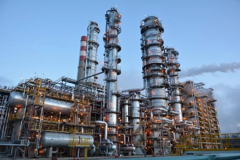 اتىراۋ مۇناي وڭدەۋ زاۋىتىندا تاۋلىگىنە 9 500 توننا مۇناي وڭدەلىپ جاتىر