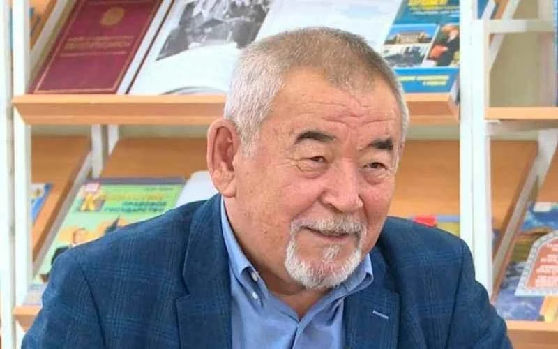 اقىن ءجۇرسىن ەرمان «وتان» وردەنىمەن ماراپاتتالدى