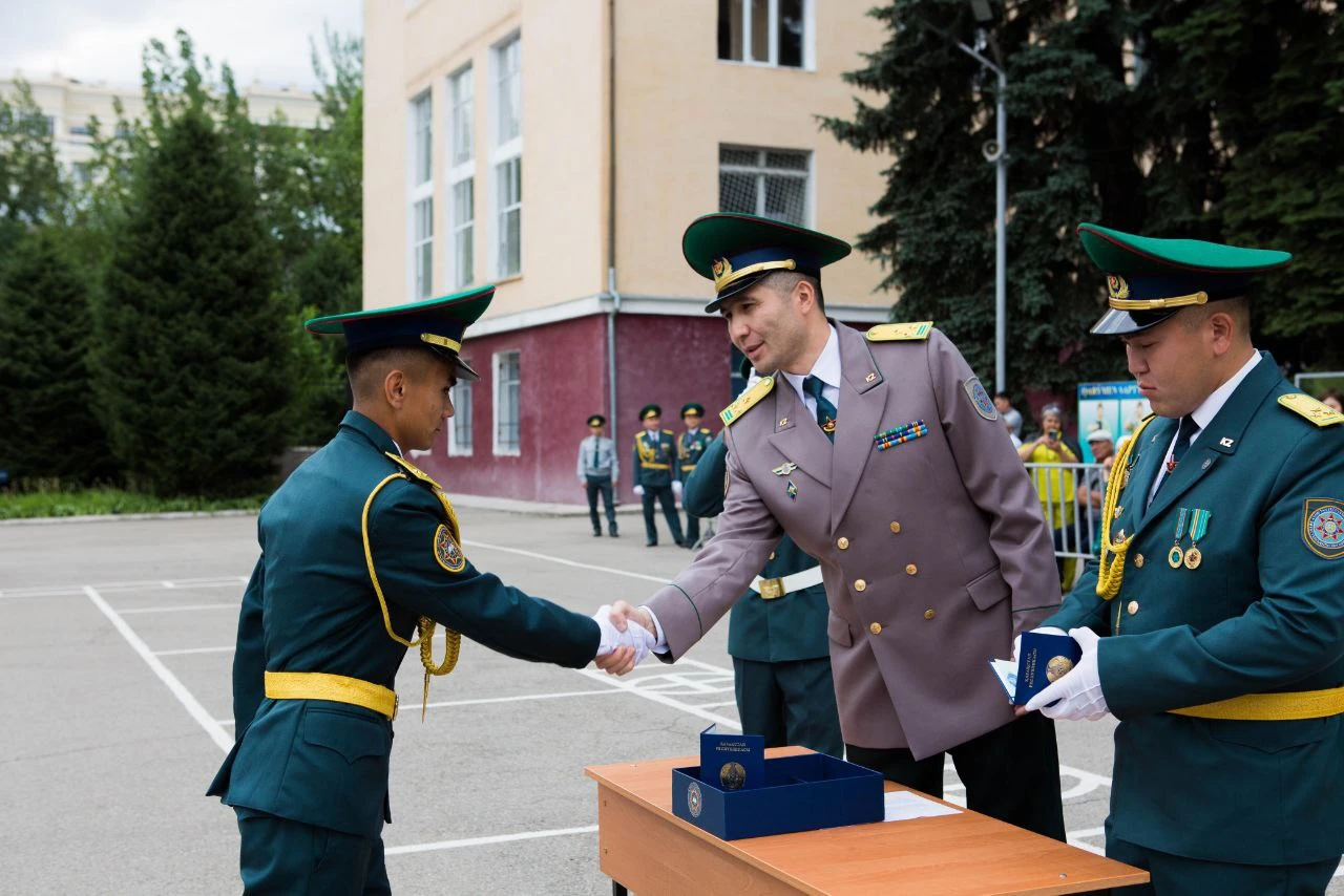 كرەاتيۆتى وفيتسەر