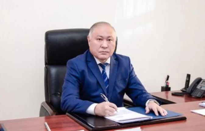 ازاتتىقتىڭ العاشقى قادامى