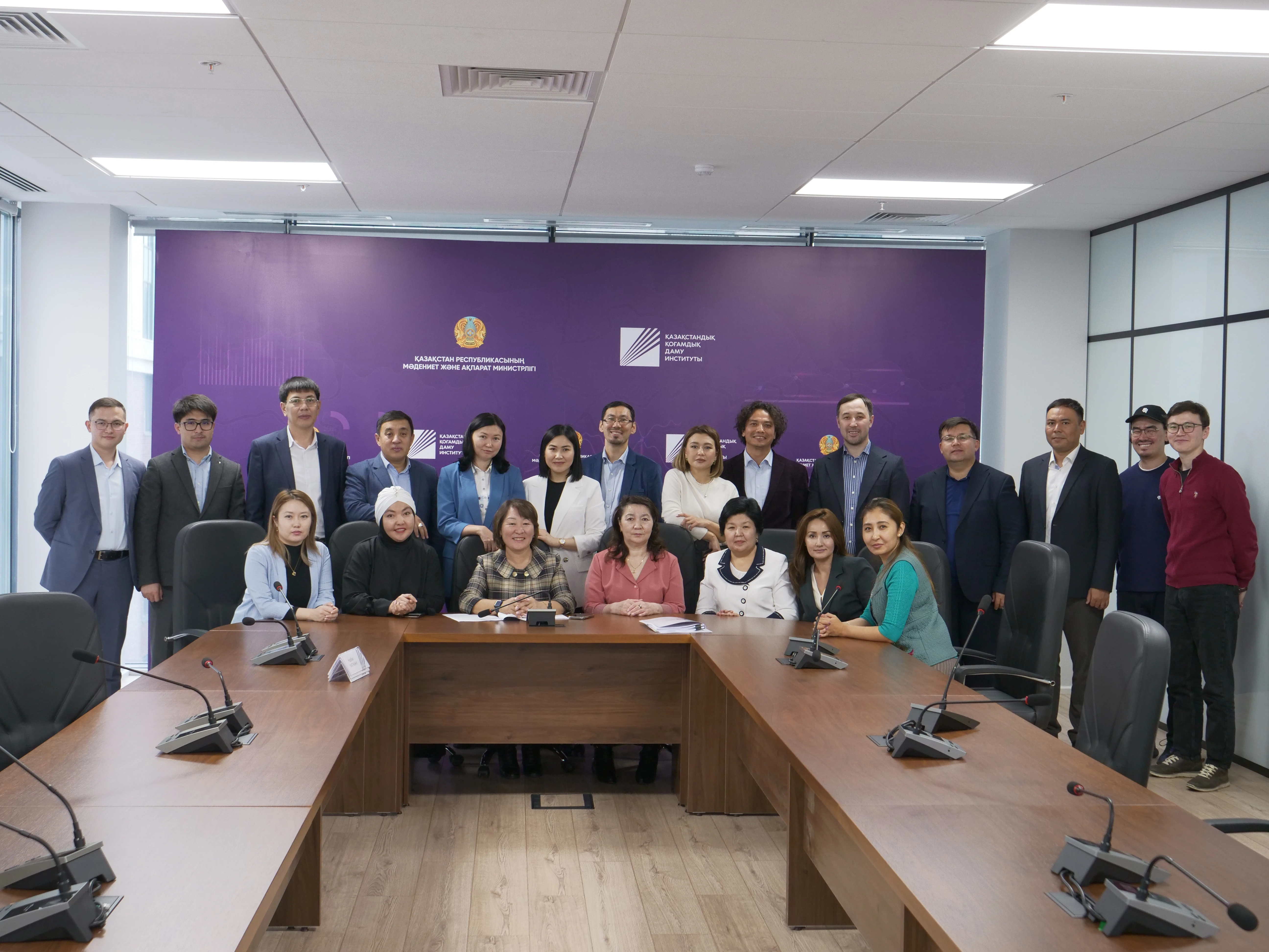 «Ashyq syllabus» جوباسى جۇمىس توبىنىڭ وتىرىسى ءوتتى