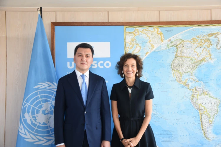 يۋنەسكو-نىڭ باس ديرەكتورىمەن كەزدەستى
