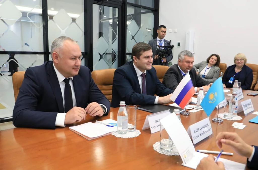 قازاق, باشقۇرت – ءبىر تۋعان