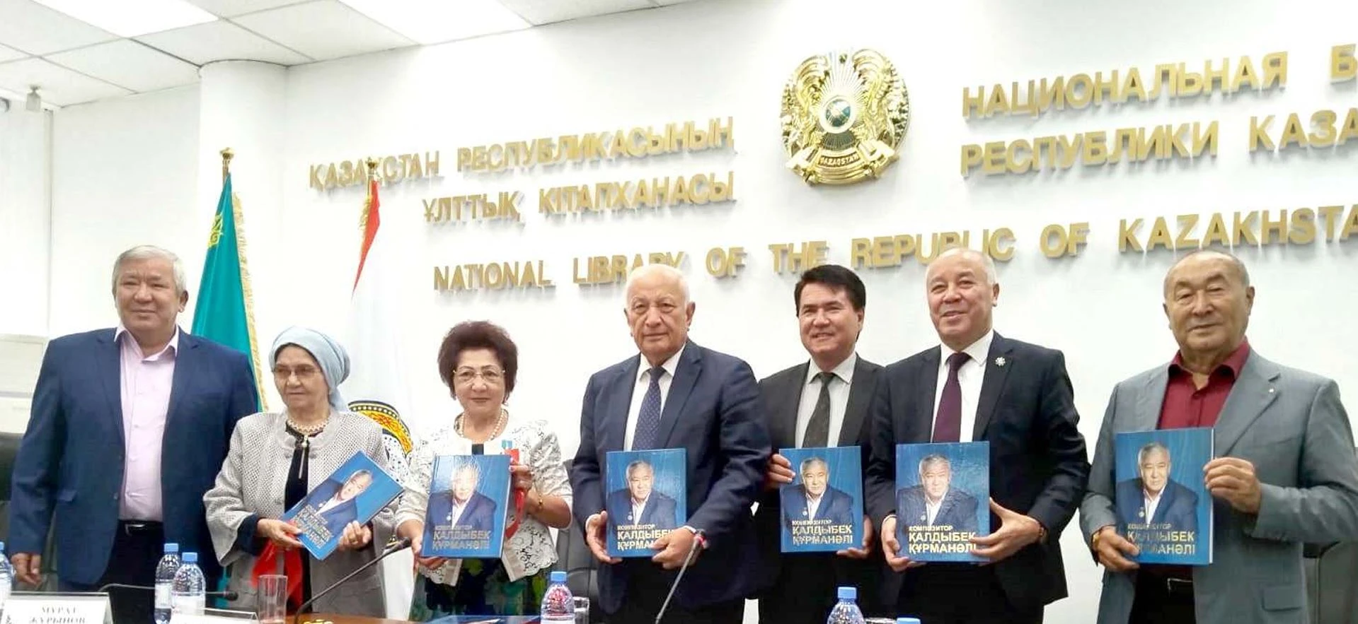 كومپوزيتوردىڭ فوتوالبوم-كىتابى