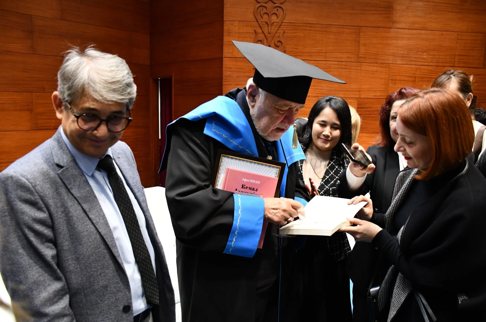 «كەمال اتاتۇرىكتى ەسكە العاندا» كىتابىنىڭ تانىستىرىلىمى ءوتتى