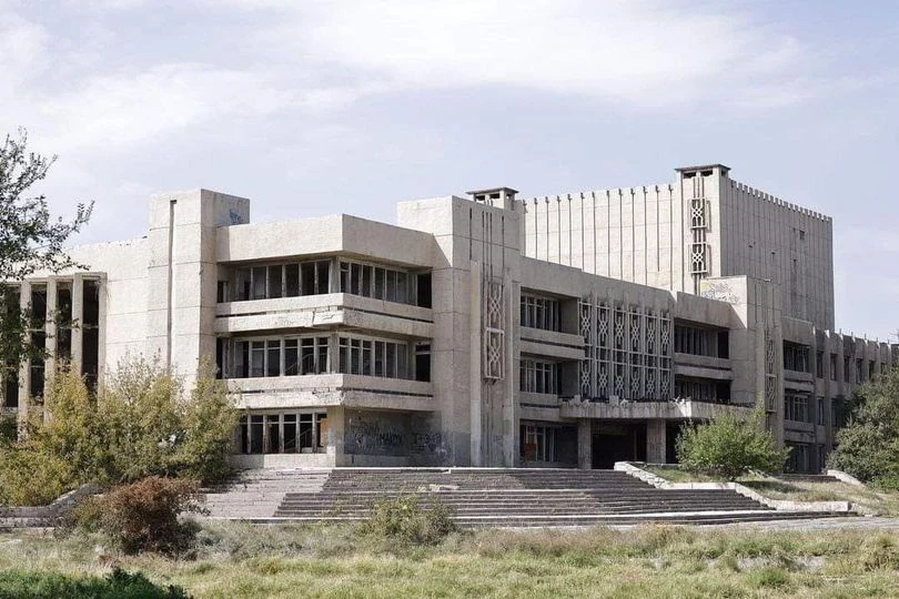 قايتا تۇلەگەن فوسفورشىلار سارايى