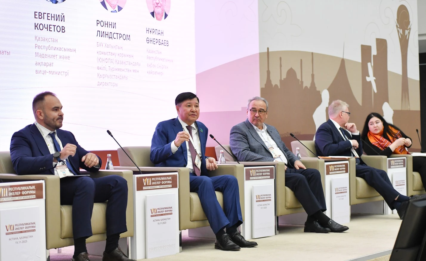 اكە تاربيەسى – عاسىرعا ازىق