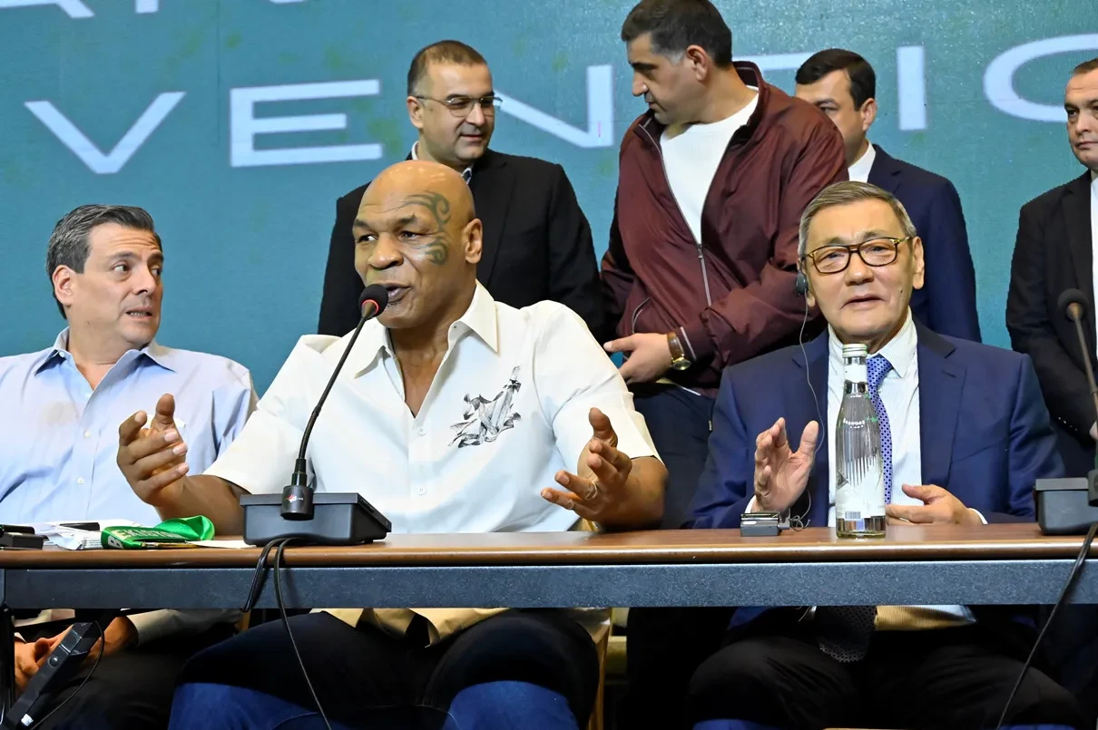 قازاق بوكسشىسىنىڭ جەكپە-جەگىن مايك تايسون ارنايى تاماشالايدى