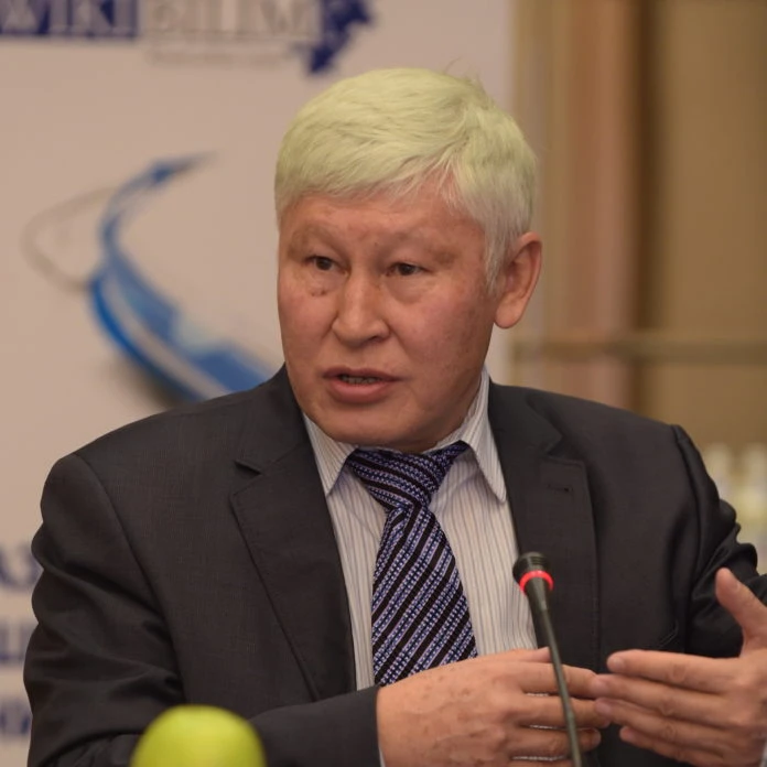 پرەزيدەنتتەن ءۇيسىز جۇرگەن اكادەميكتەرگە پاتەر سۇرادىم – اسقار جۇمادىلداەۆ