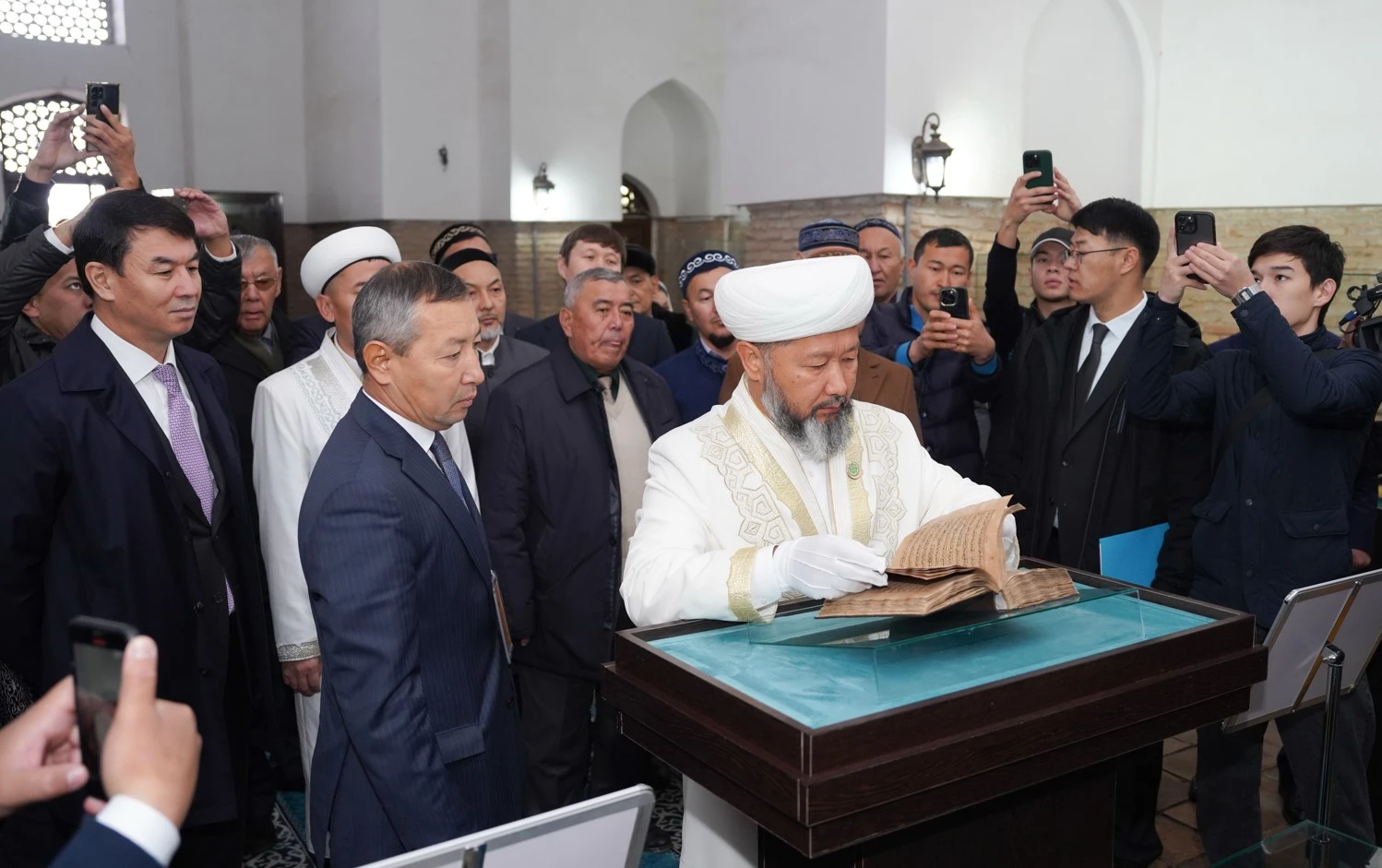 مارال يشاننىڭ قۇران كىتابى كەسەنەگە قويىلدى