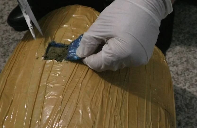 10 كگ گاشيش جاسىرعان: پوليتسيا قىزمەتكەرلەرى كۇدىكتىلەردى ۇستادى