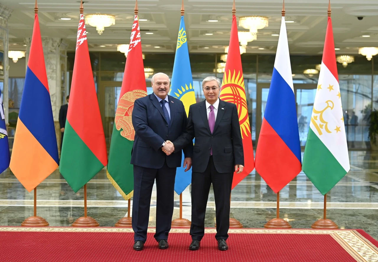 مەملەكەت باسشىسىن تاۋەلسىزدىك سارايىندا بەلارۋس پرەزيدەنتى قارسى الدى