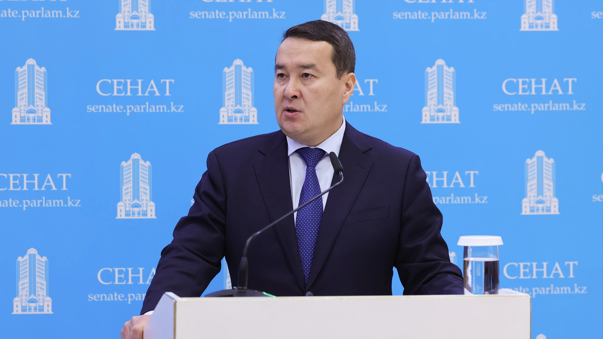 شەتەلدىكتەرگە جەر بەرىلمەيدى, بۇل ماسەلە تالقىلانبايدى – پرەمەر-مينيستر