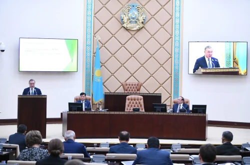 سەناتورلار اگرارلىق عىلىمدى دامىتۋ سالاسىنداعى ماسەلەلەردى تالقىلادى