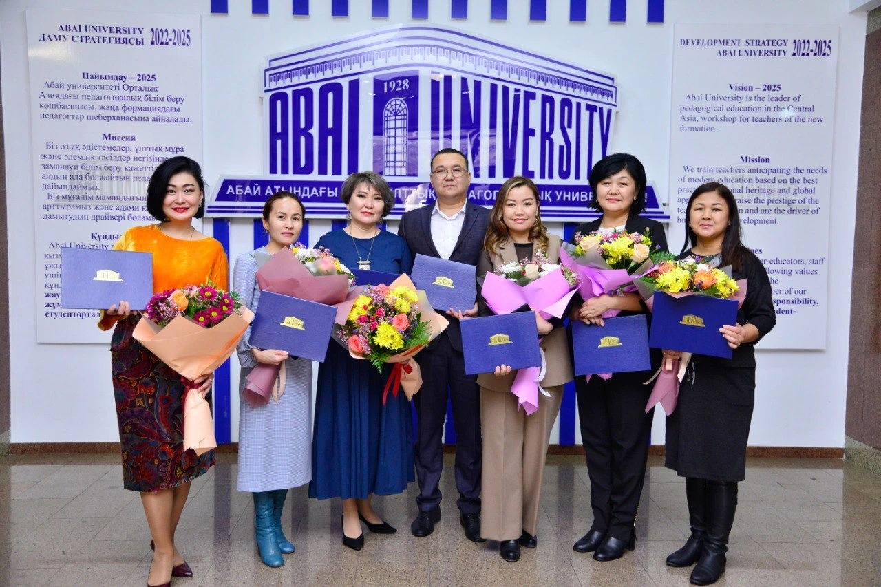 اباي ۋنيۆەرسيتەتىنىڭ جەتى جاس زەرتتەۋشىسى پوستدوكتورانتۋرانى ءساتتى اياقتادى