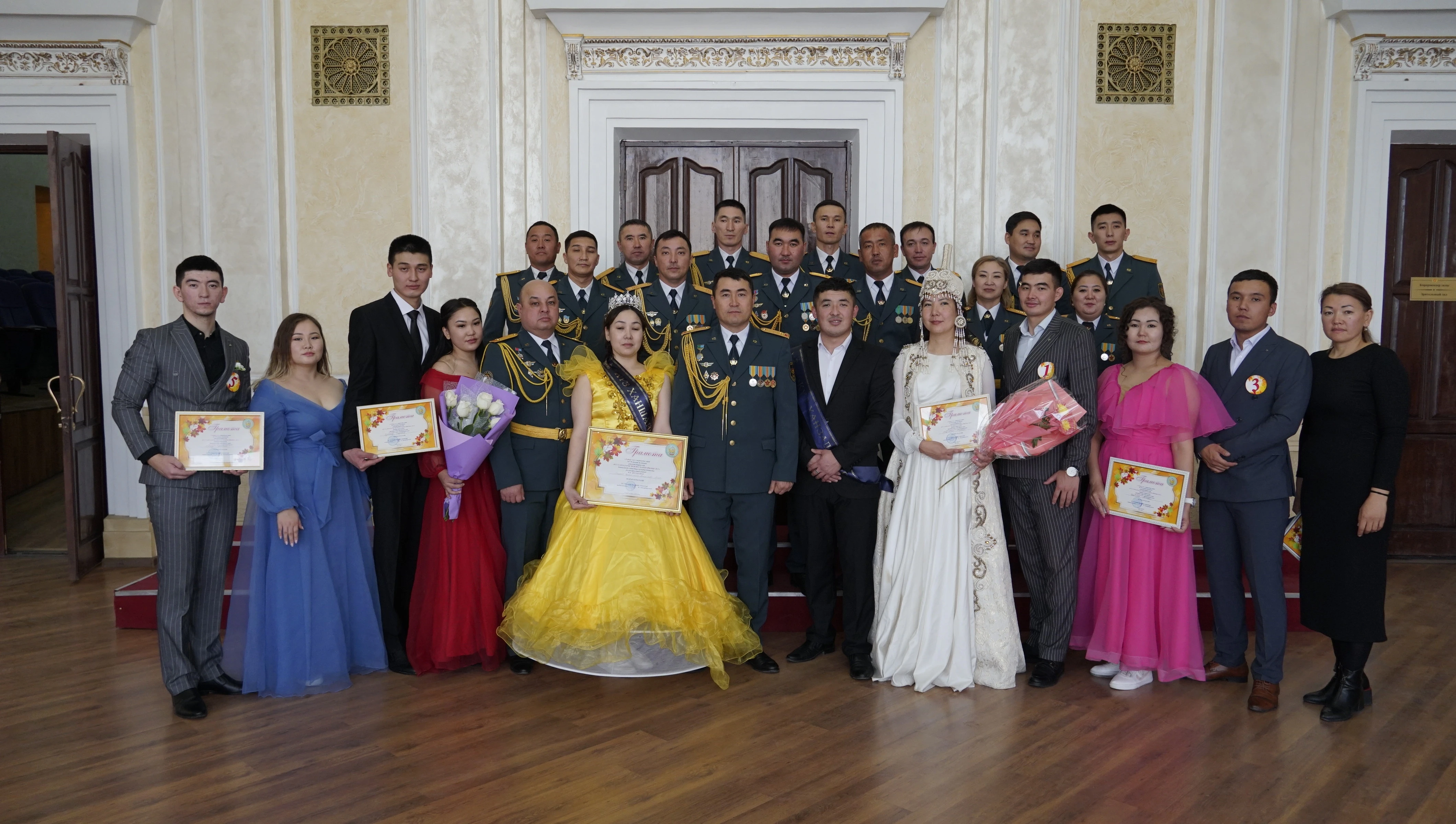 اسكەريلەر كۇزگى بال مەرەكەسىن اتاپ ءوتتى