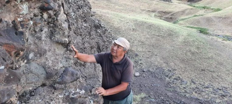 تاس ءداۋىرىن تارازىلاعان