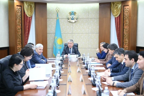 سەناتورلار قازاقستانداعى يننوۆاتسيانى دامىتۋ ماسەلەلەرىن زەردەلەدى
