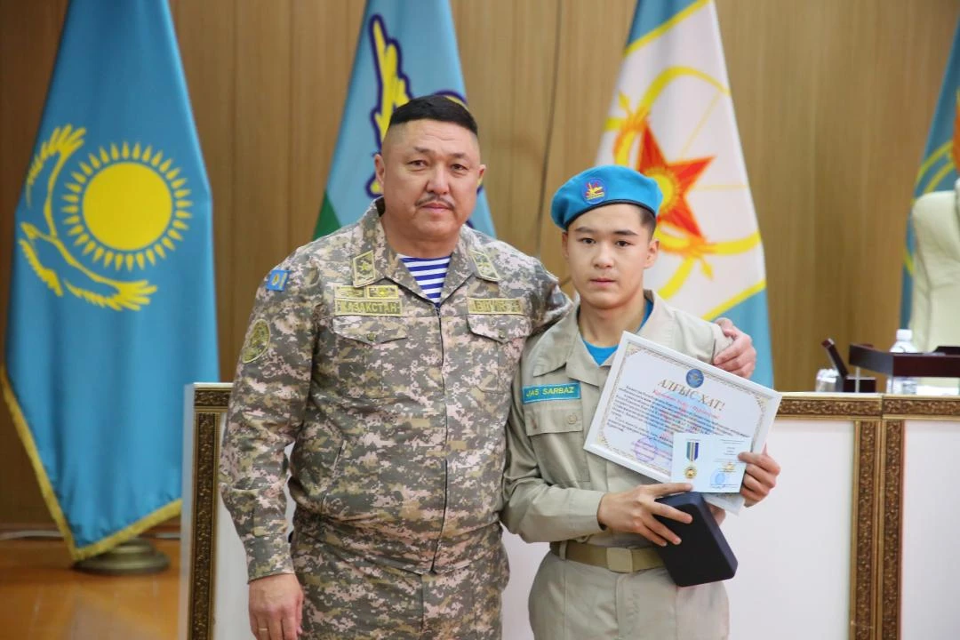 تەگىنە تارتقان بالا باتىر