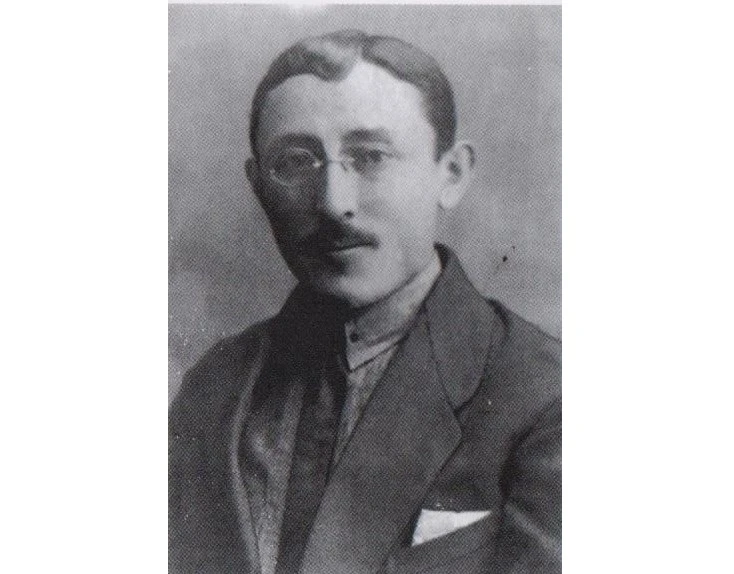 اسەت اقىندى فوتوعا تۇسىرگەن كىم؟