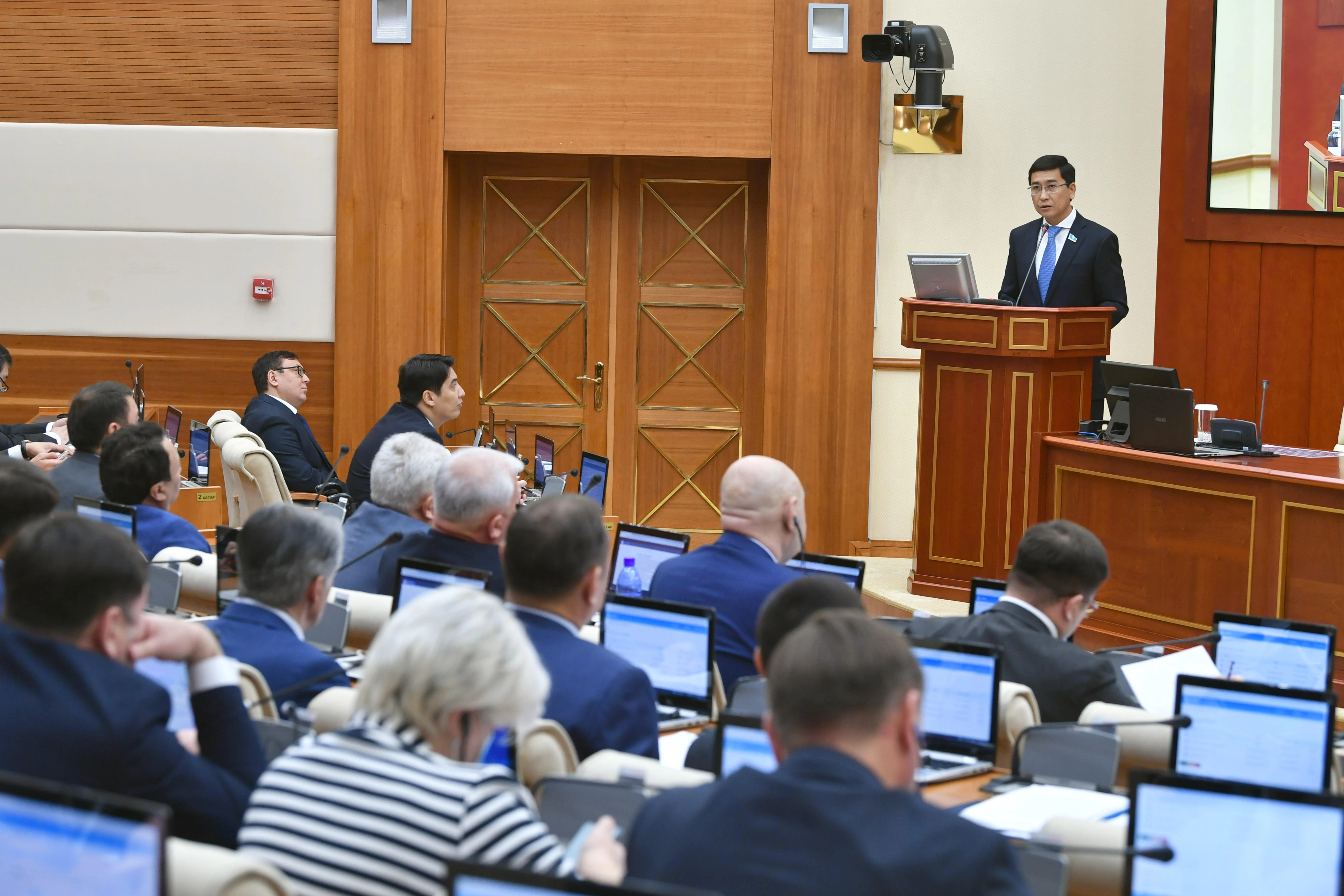 ساباق ۇستىندە وقۋشى تەلەفون ۇستاماۋى كەرەك – دەپۋتات