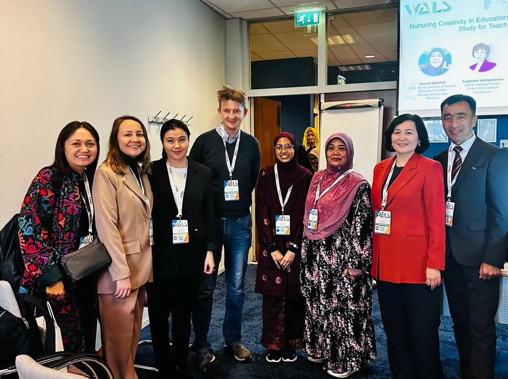 قازاقستاننىڭ پەداگوگيكالىق شەبەرلىك ورتالىعى WALS ەستافەتاسىن قابىلدادى