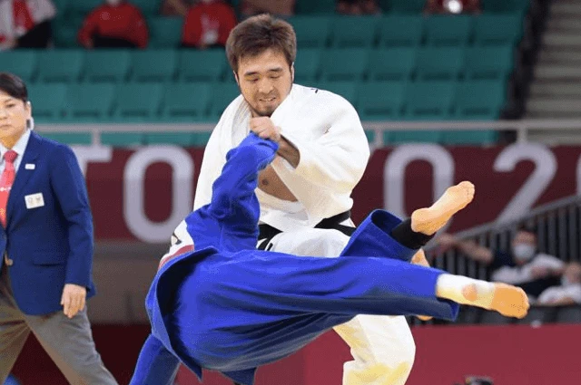 Grand Slam: ءار سالماقتا قوس سپورتشى قاتىسادى