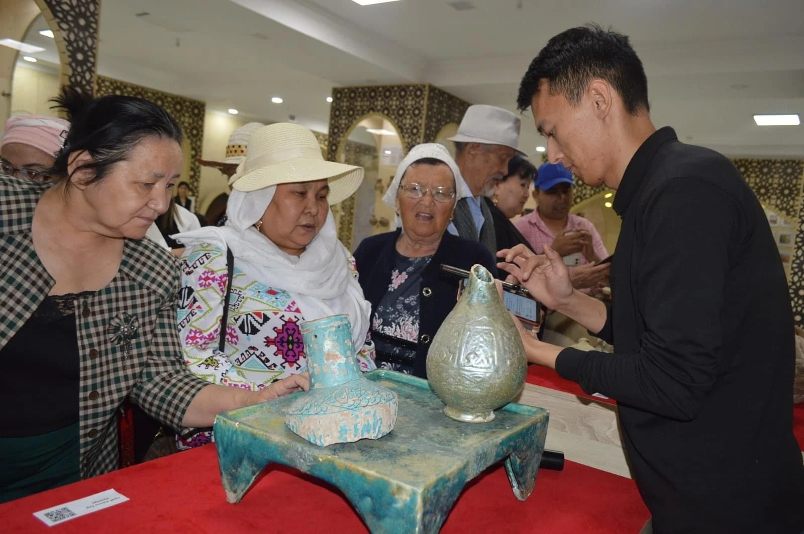 قولمەن ۇستاپ, جۇرەكپەن سەزىن