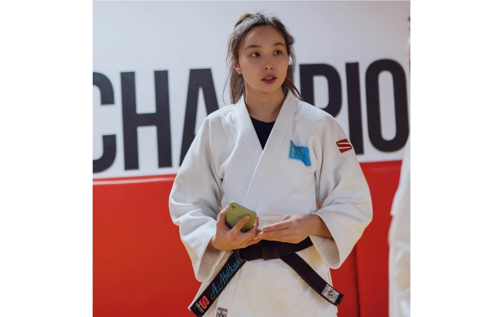 «ينستاگرام پاراقشاڭدى جاپساڭ, 500 مىڭ تەڭگە تولەيمىز». سپورتشى ءوزىن كىمدەردىڭ «ساتىپ العىسى كەلگەنىن» ايتتى