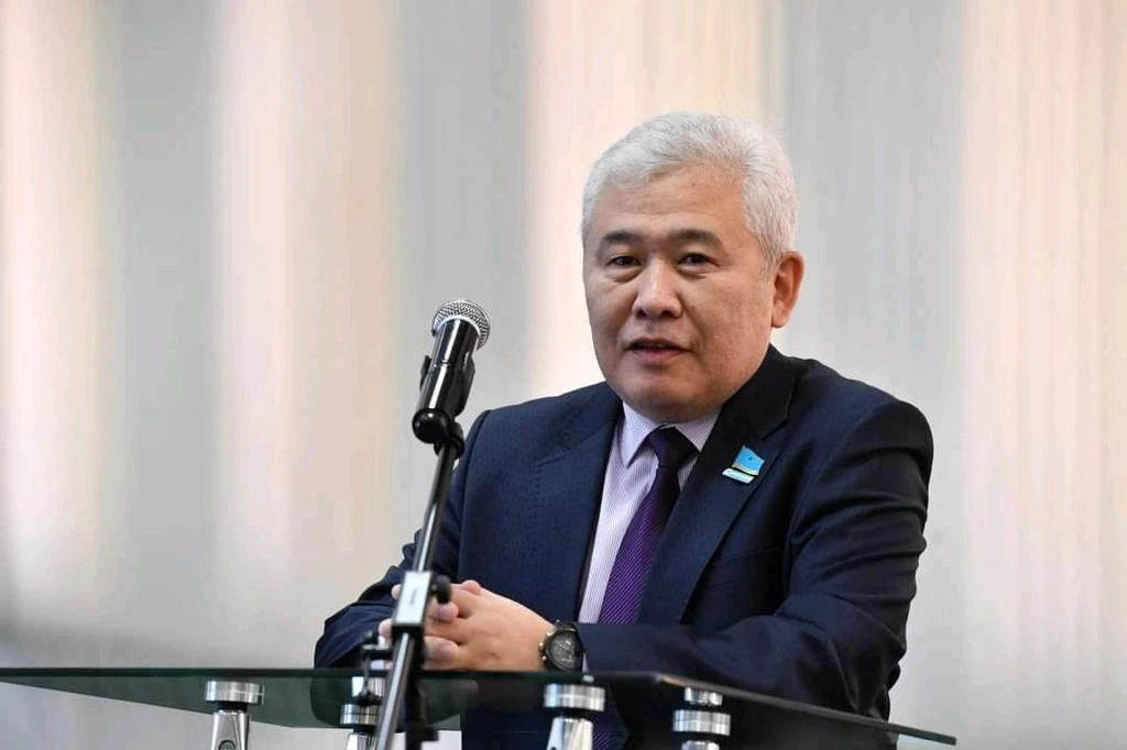 «1 ساعات  كەرى شەگەرىلەدى». دەپۋتات  بىرىڭعاي ۋاقىت بەلدەۋىنە  كوشۋدىڭ تيىمدىلىگىن ايتتى