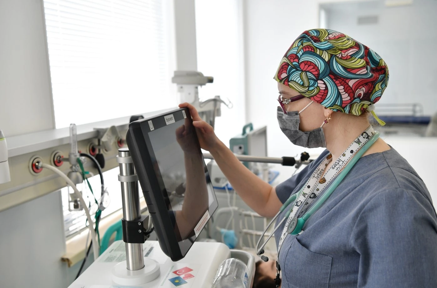 قىزىلشادان ۆاكتسينا عانا قۇتقارادى