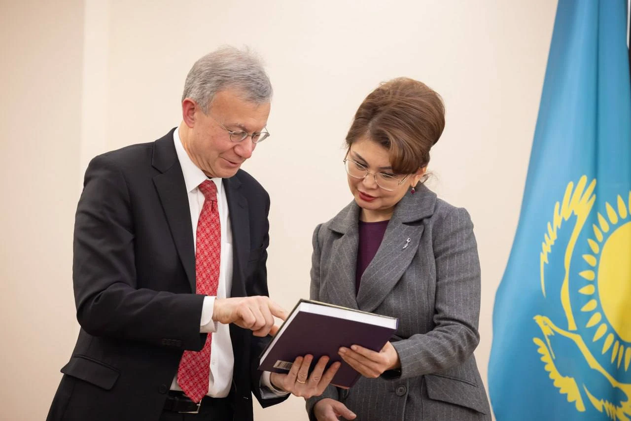 مادەنيەت پەن اقپارات ورىسىندەگى بايلانىس بەكي تۇسپەك