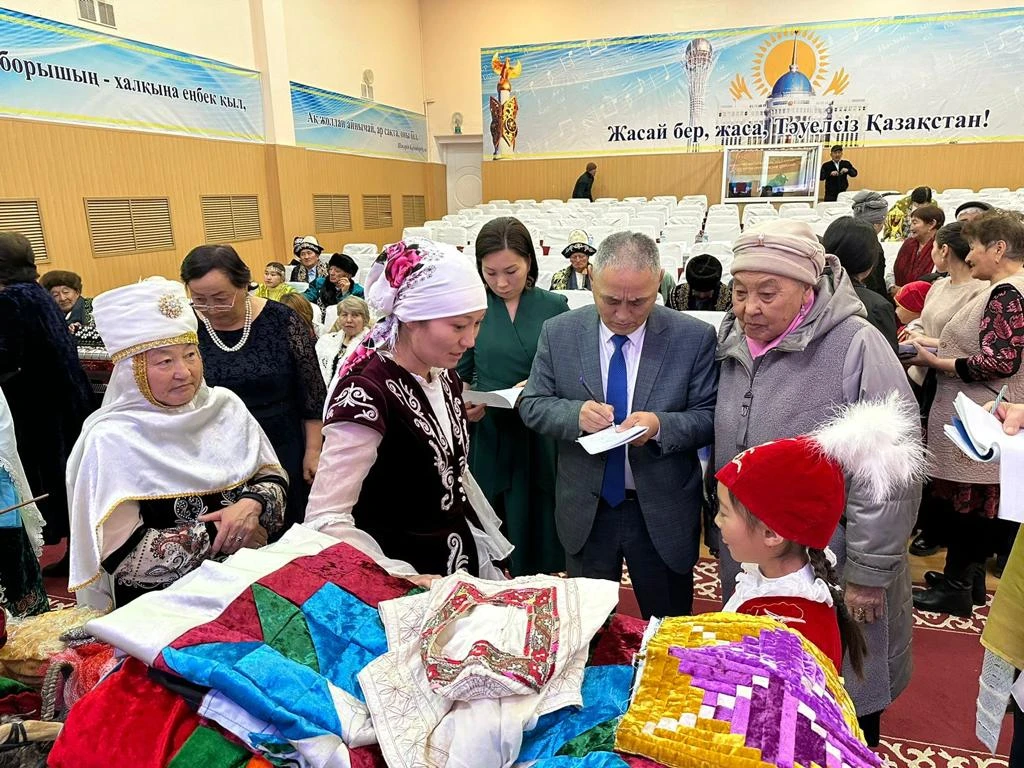 ىسمەرلەر ونەرىمەن جارىستى