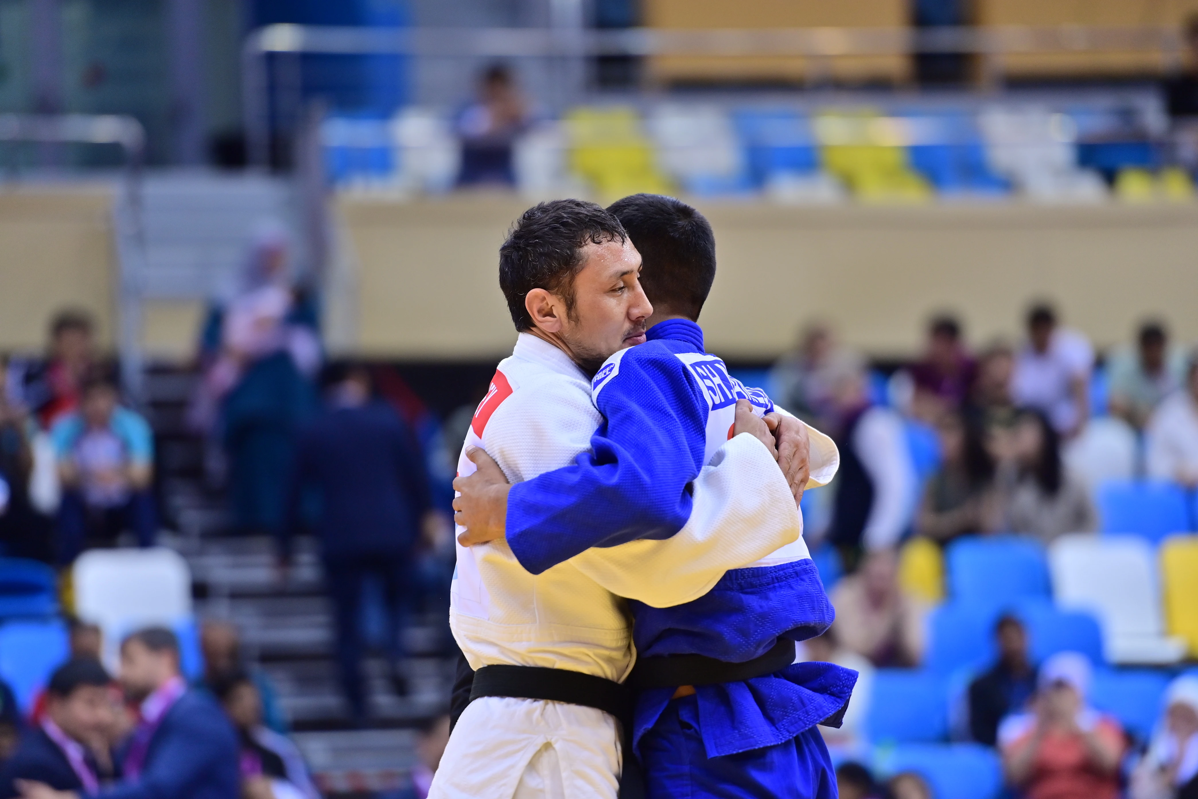 مەنىڭ تاعدىرىمدى التى بالامنىڭ باسىنا بەرمەسە دەپ تىلەيمىن – الەم چەمپيونى