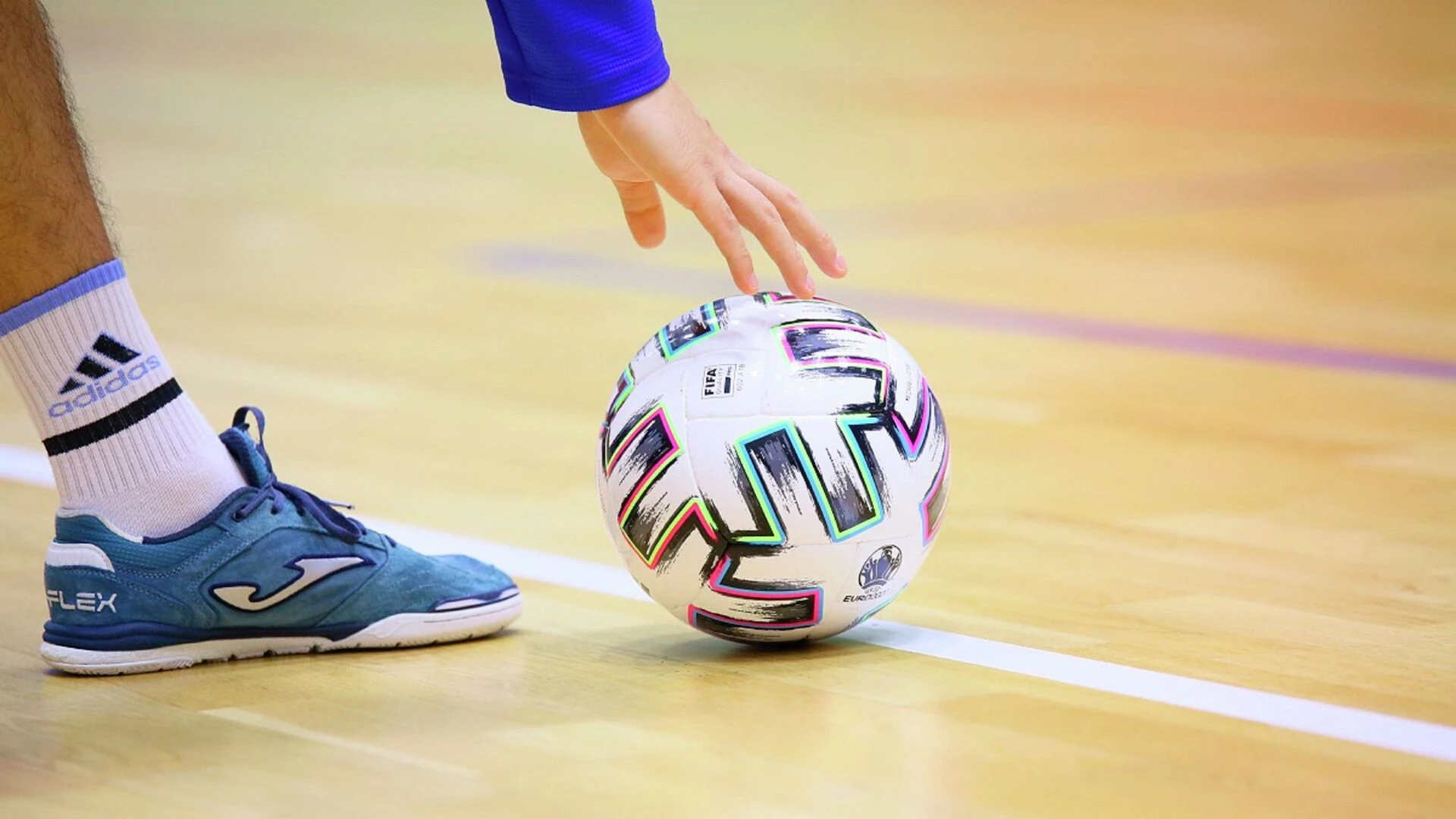 بارلىق باسەكەدە باسىم ءتۇستى