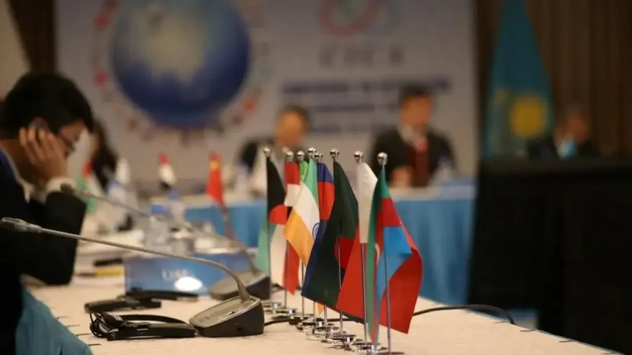 ىقپالداستىق كەڭەيە ءتۇستى