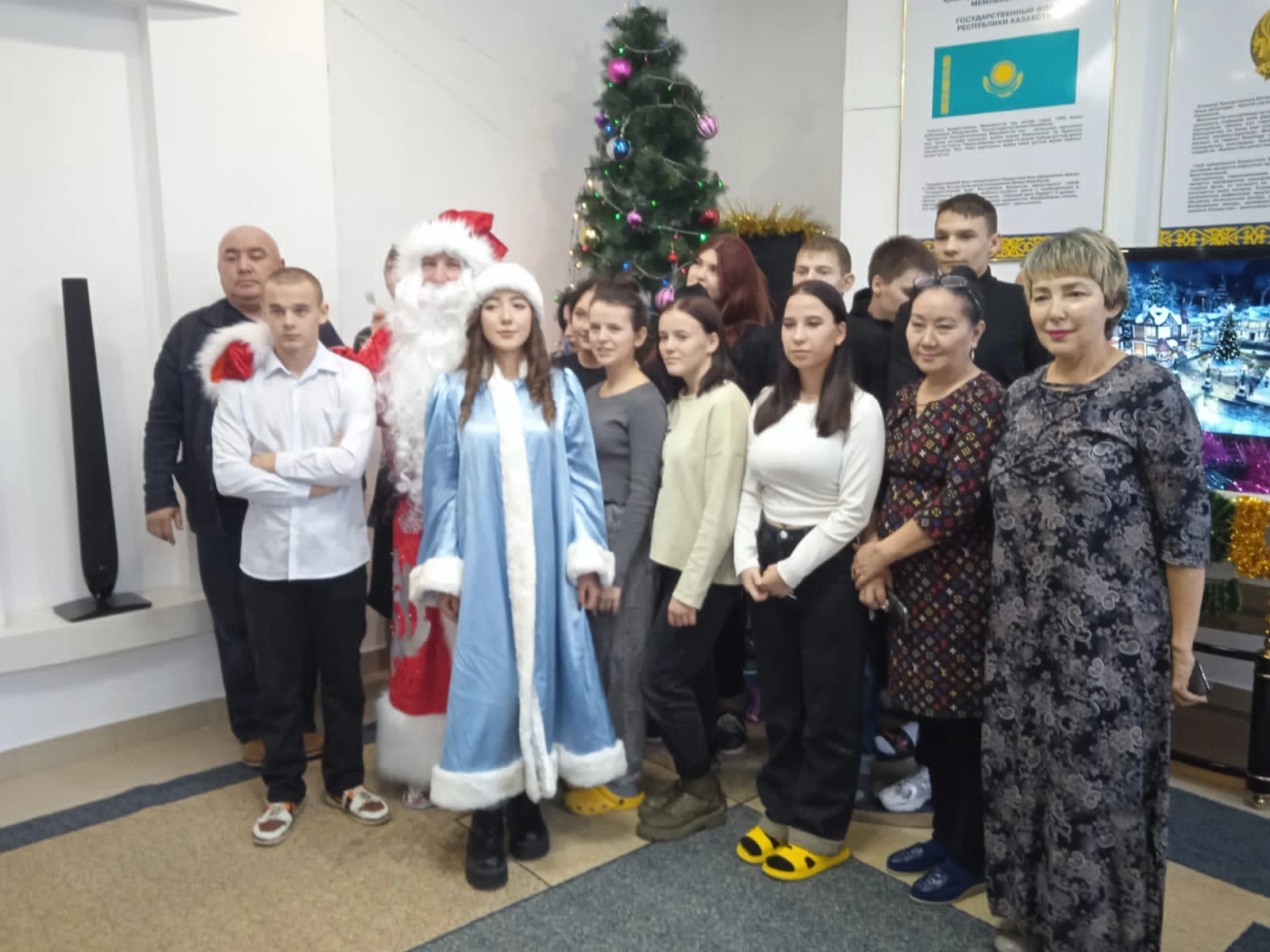 ەرىكتىلەر مەرەكەلىك كەش وتكىزدى