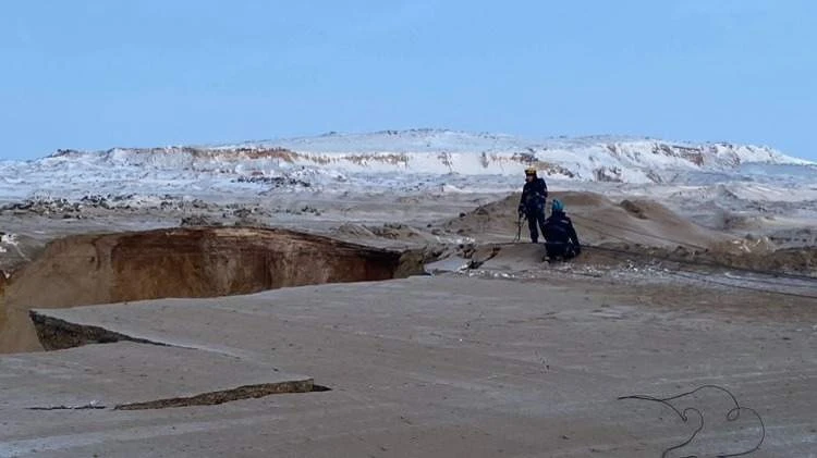 پاۆلوداردا جولاۋشىلار مىنگەن اۆتوبۋس ويىققا قۇلاپ كەتتى