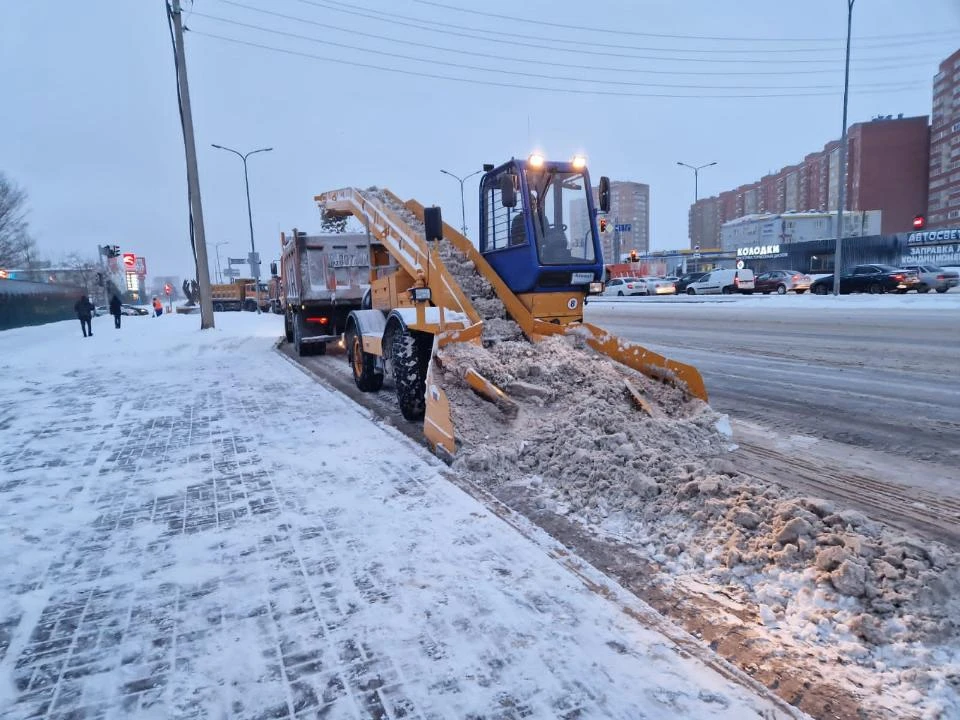 استانادا 2500-گە جۋىق ادام قار تازالاۋعا شىقتى