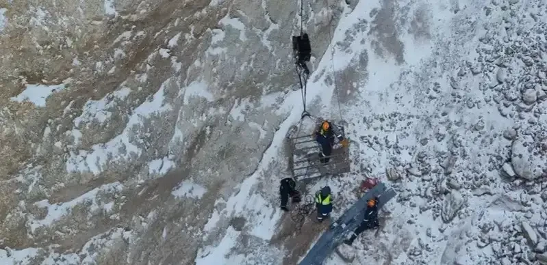 «قازاقستاندا بۇرىن-سوڭدى بولماعان»: اۆتوبۋستى ەكسكاۆاتورمەن قازىپ شىعارامىز – مينيستر