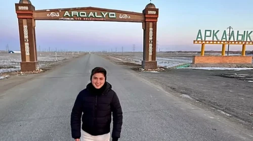 «كومەكتەرىڭىز اۋاداي قاجەت». بەلگيالىقتار اسىراپ العان بالا جاڭا جازبا جاريالادى