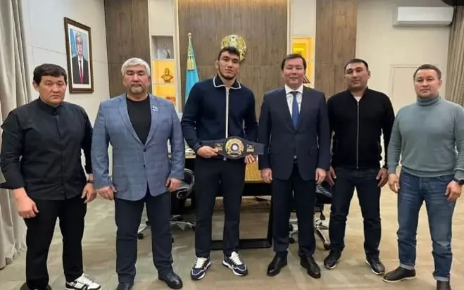 اقتوبە كاسىپكەرلەرى الەم چەمپيونى ريزابەك ايتمۇحانعا ءبىر ءۇيىر جىلقى اتادى