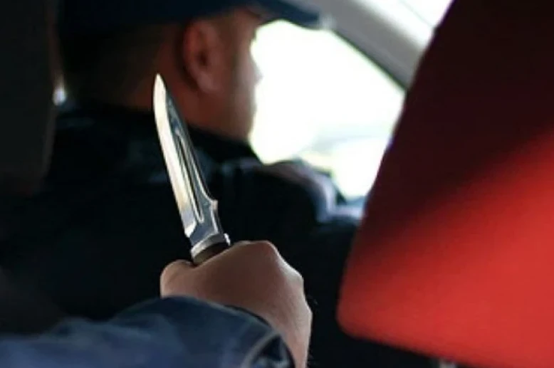 پوليتسيا ماشيناسىن سوققان. جۇرگىزۋشى بوپسالاۋشىلاردان ەرەكشە امالمەن قۇتىلدى