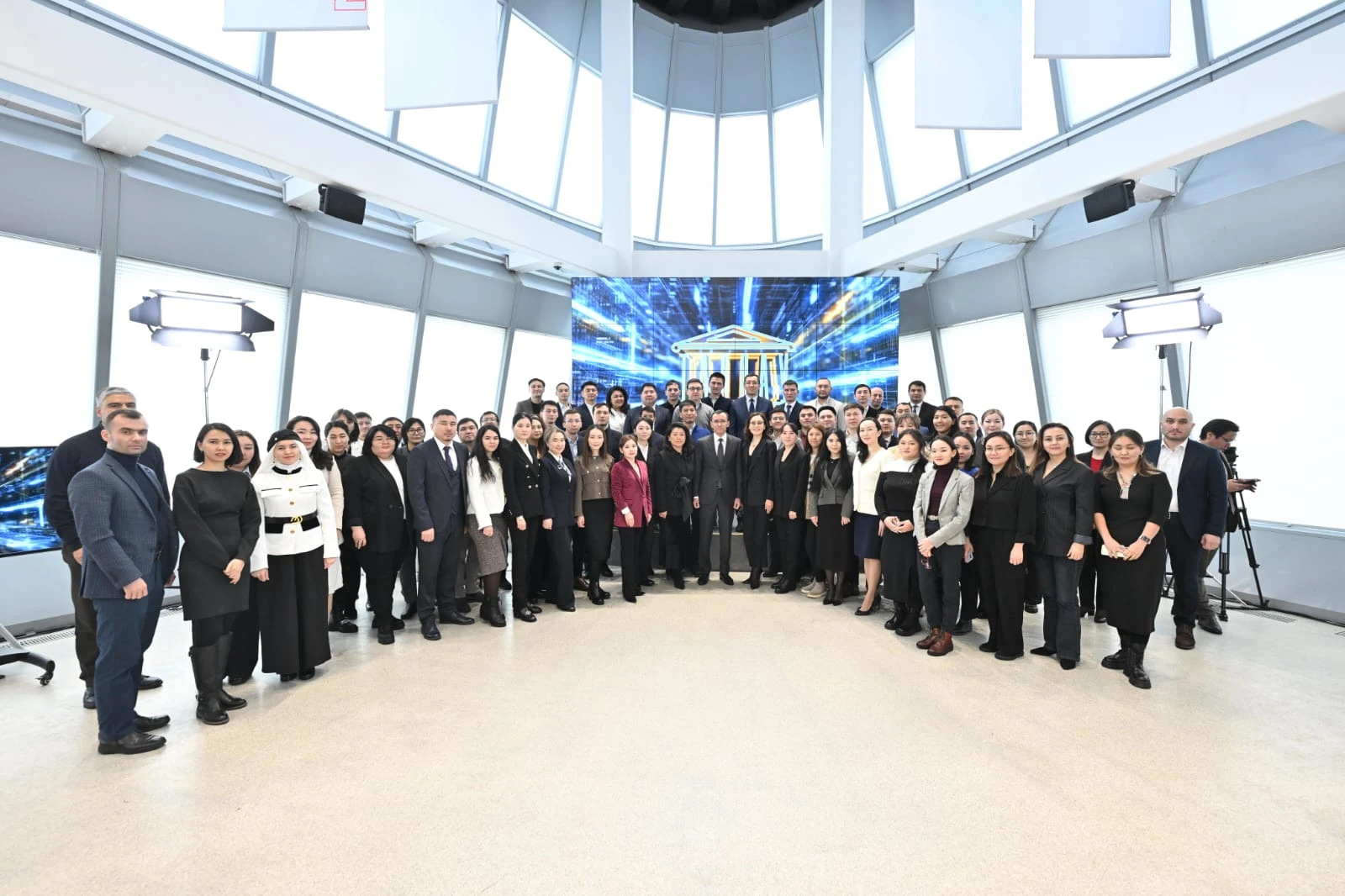 سەنات توراعاسى ءدارىس وقىدى