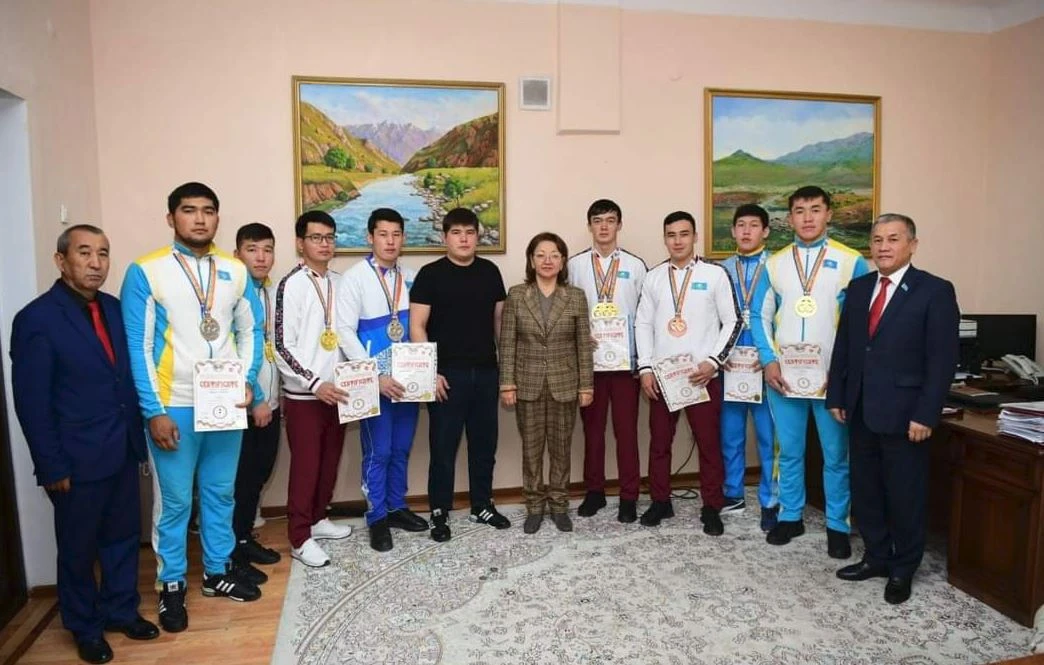 قابىلەتتى جاستاردىڭ ءباسى بيىك